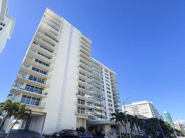 Royal Embassy Condo photo 2